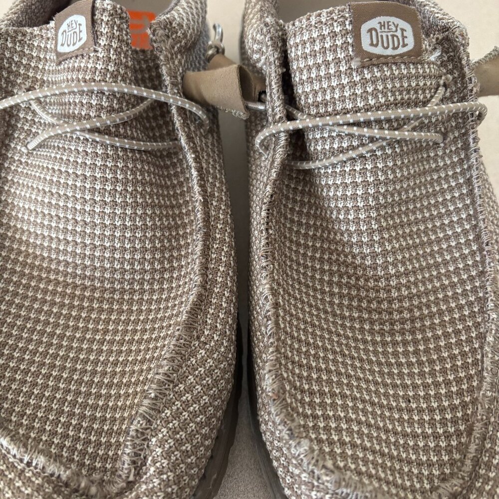 Men's Size 10 Hey Dudes - Picture 2 of 4
